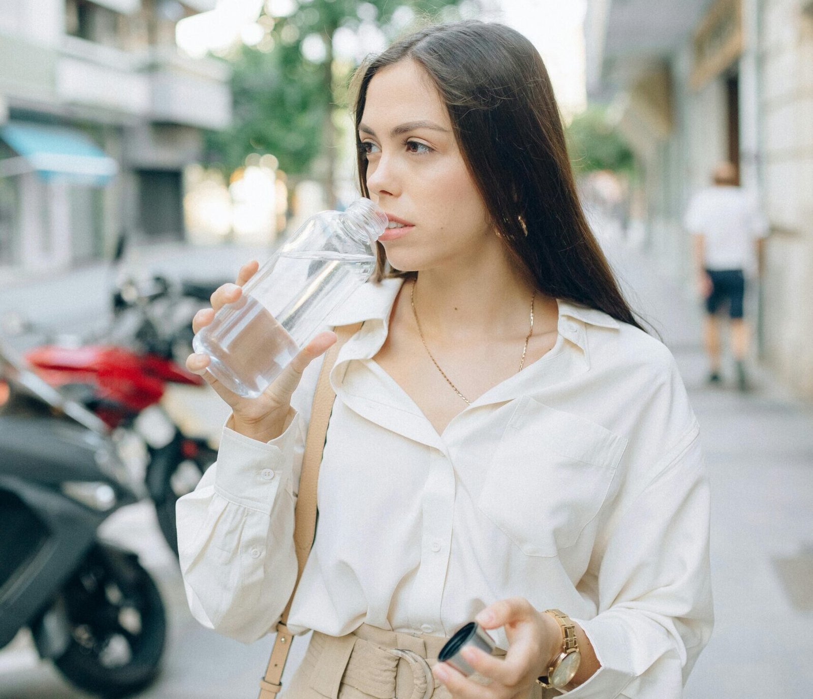 Boire peu d’eau déclenche le cortisol et augmente le niveau de stress