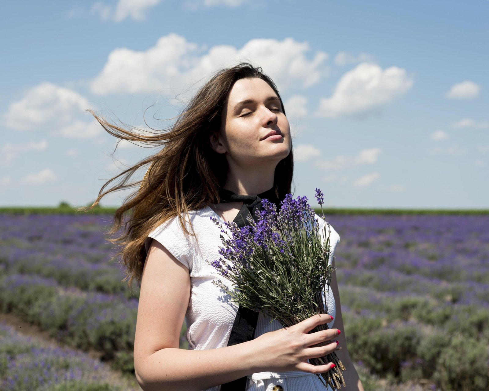 Huiles essentielles qui peuvent vous aider à concilier déjà le sommeil