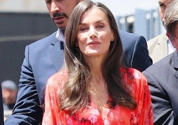 La reine Letizia sauve sa robe la plus estivale en Tenerife: d'Adolfo Domínguez et avec une impression florale