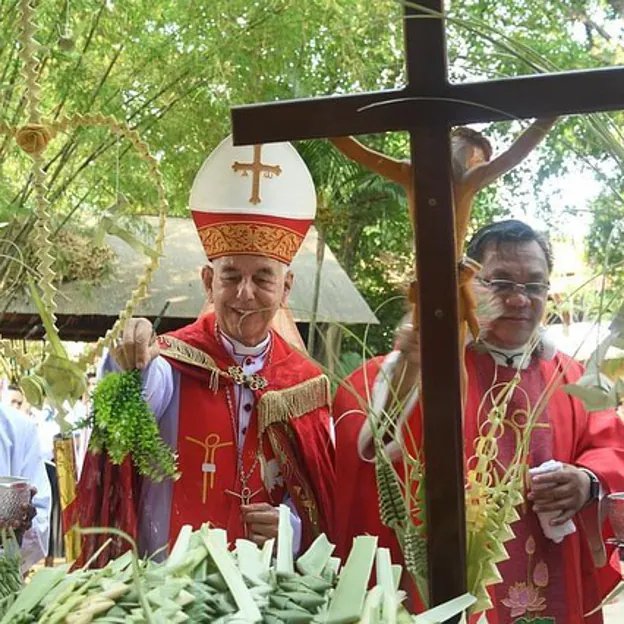 Kike Figaredo lors d'une messe au Cambodge. 