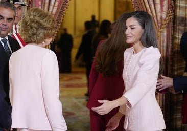 La reine Letizia surprend avec son look lors de la cérémonie de remise de la Toison d'Or : pourquoi elle a choisi le rose de la reine Sofia