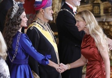 L'invité qui a fait de l'ombre à Letizia lors du dîner de gala avec le sultan d'Oman : pourquoi Esther Alcocer a ignoré l'étiquette