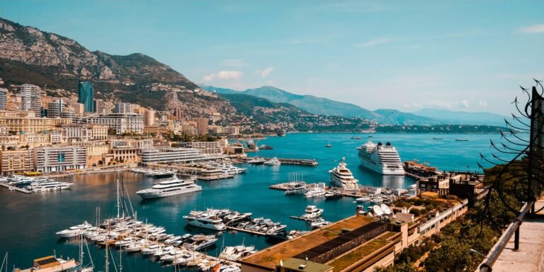 Monaco au-delà du luxe : incontournables et coins cachés
