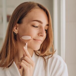 Neuropeptides, l’ingrédient qui enseigne à votre peau à rajeunir