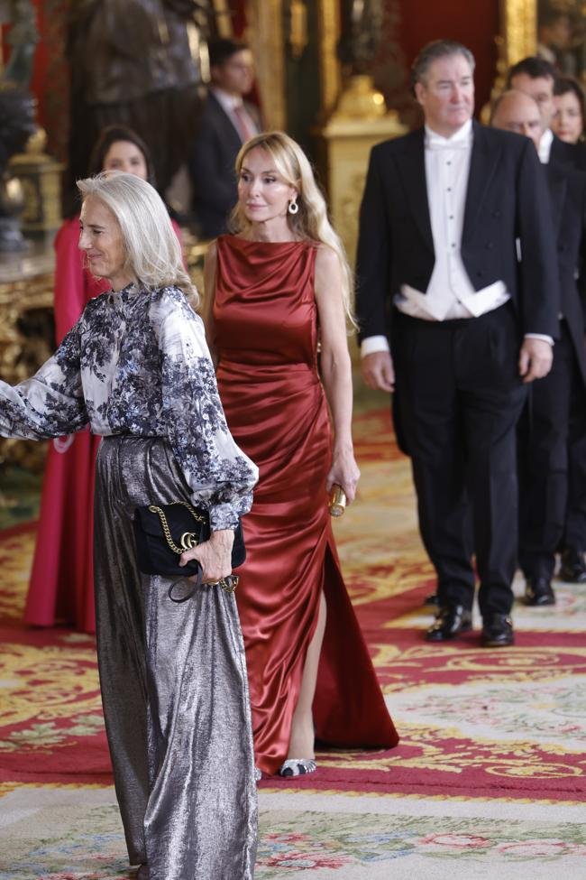 Esther Alcocer Koplowiz a assisté au dîner de gala au Palais Royal en l'honneur du Sultan d'Oman.