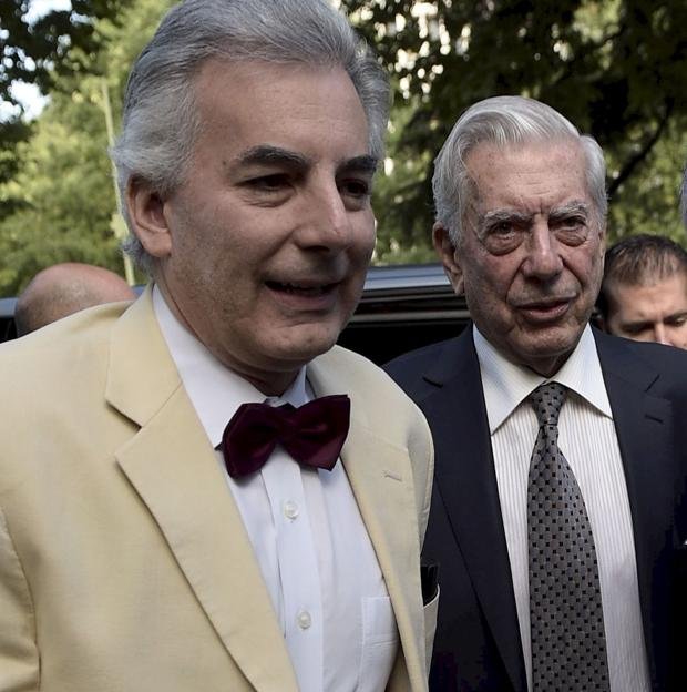 C'est Álvaro, futurs marqués de vargas llosa: historien, divorcé et avec une nouvelle relation romantique