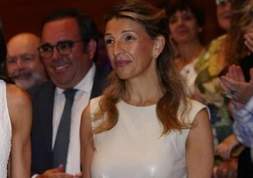 Yolanda Díaz vole la vedette à la reine Letizia avec une robe effet cuir originale et élégante