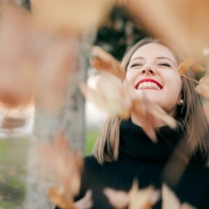 Pourquoi de plus en plus de femmes portent un appareil dentaire à 50 ans