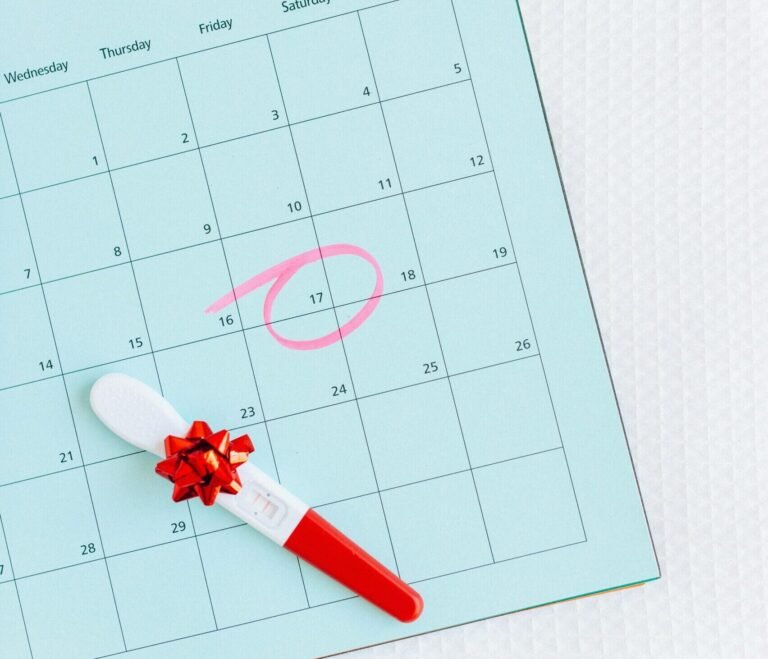 Pourquoi vous ne devriez pas arrêter les contraceptifs pendant la périménopause