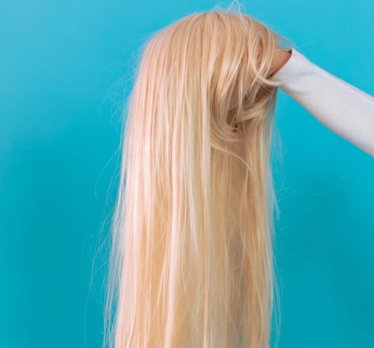 Teindre les cheveux gris en seulement 10 minutes est désormais une réalité
