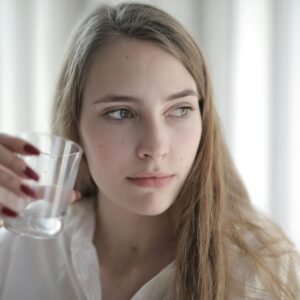 Voici comment boire l’eau du robinet affecte le microbiote intestinal