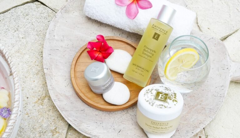 Une routine de soins de la peau tropicale pour cibler la peau terne et rugueuse