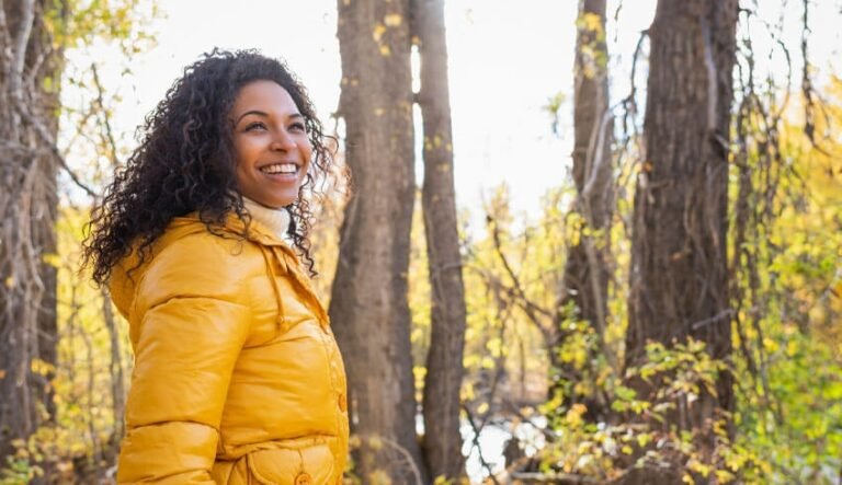 Qu’est-ce que le rétinol ?  Avantages, effets secondaires et alternatives naturelles